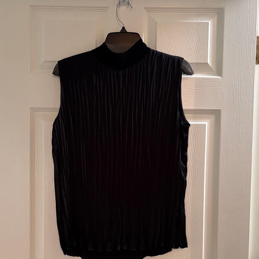 Vince Black Pleated Sleeveless Blouse